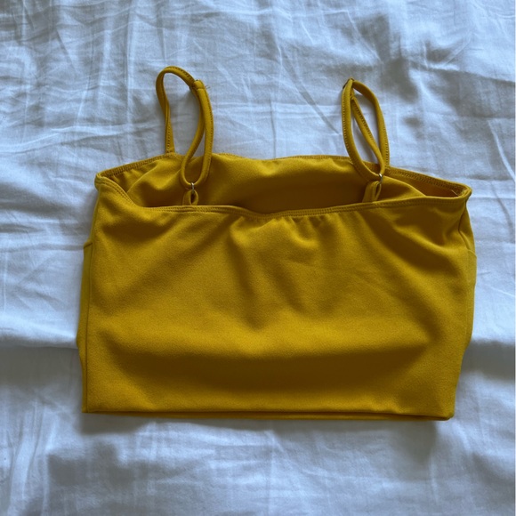 Mustard yellow elegant crop top - Picture 2 of 3